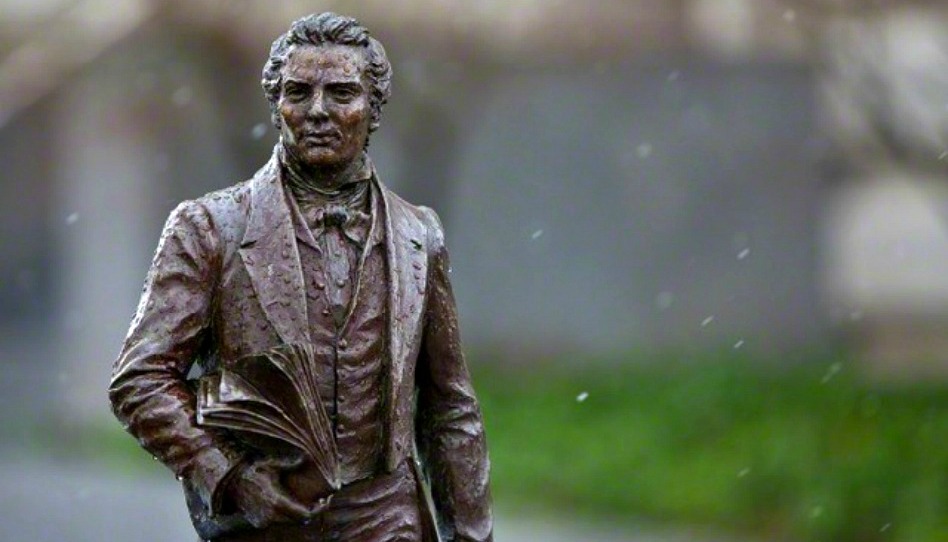 Estátua de Joseph em resposta ao National Geographic.